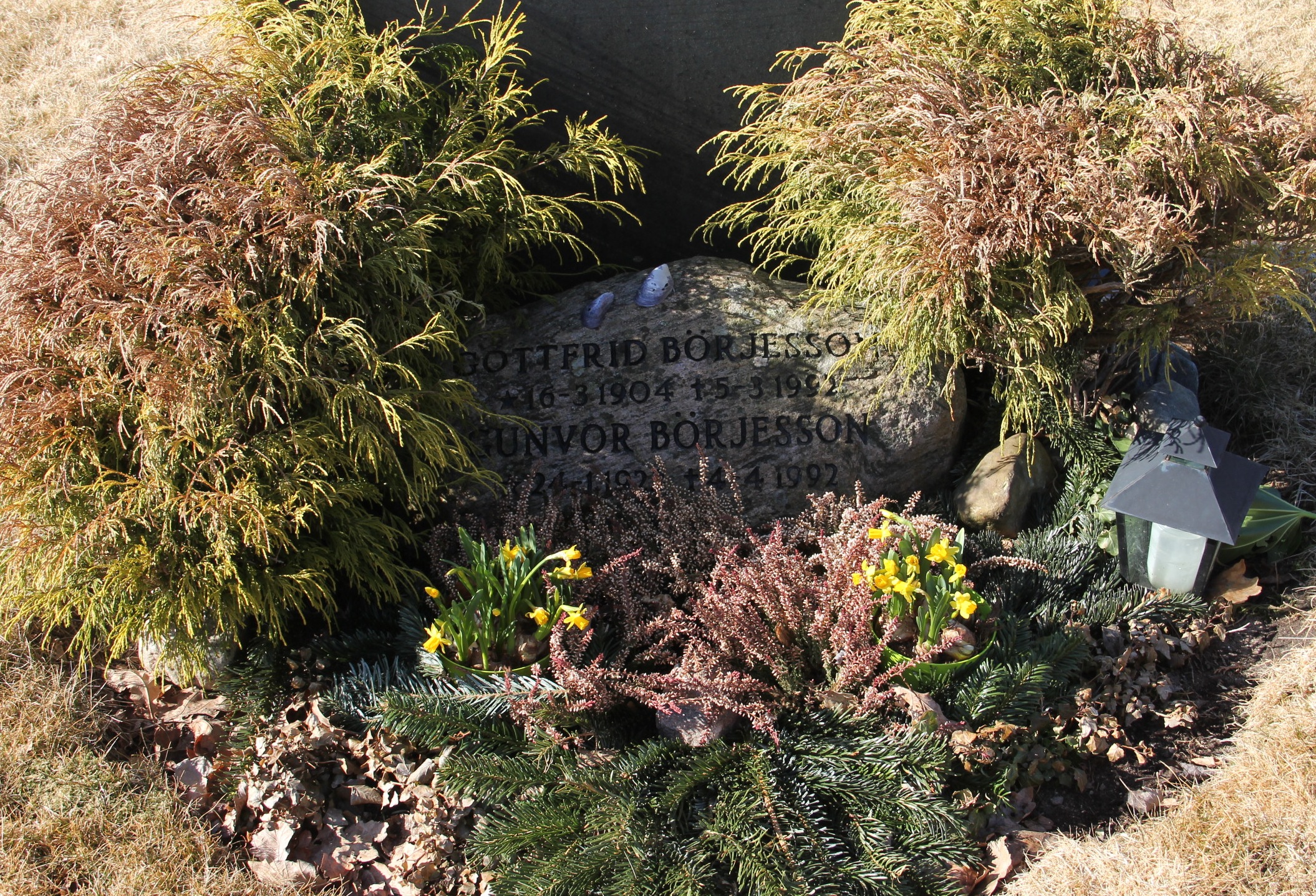 Grav F071 Hönö Kyrkogård