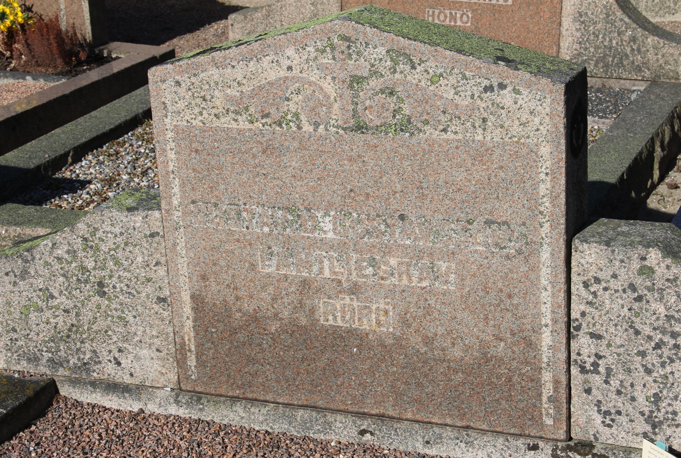 Grav D055 Öckerö Kyrkogård