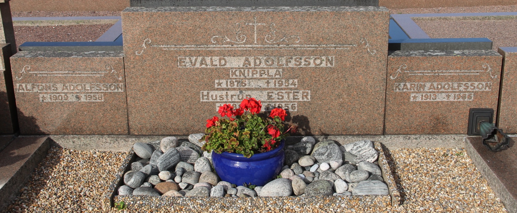 Grav G243 Öckerö Kyrkogård