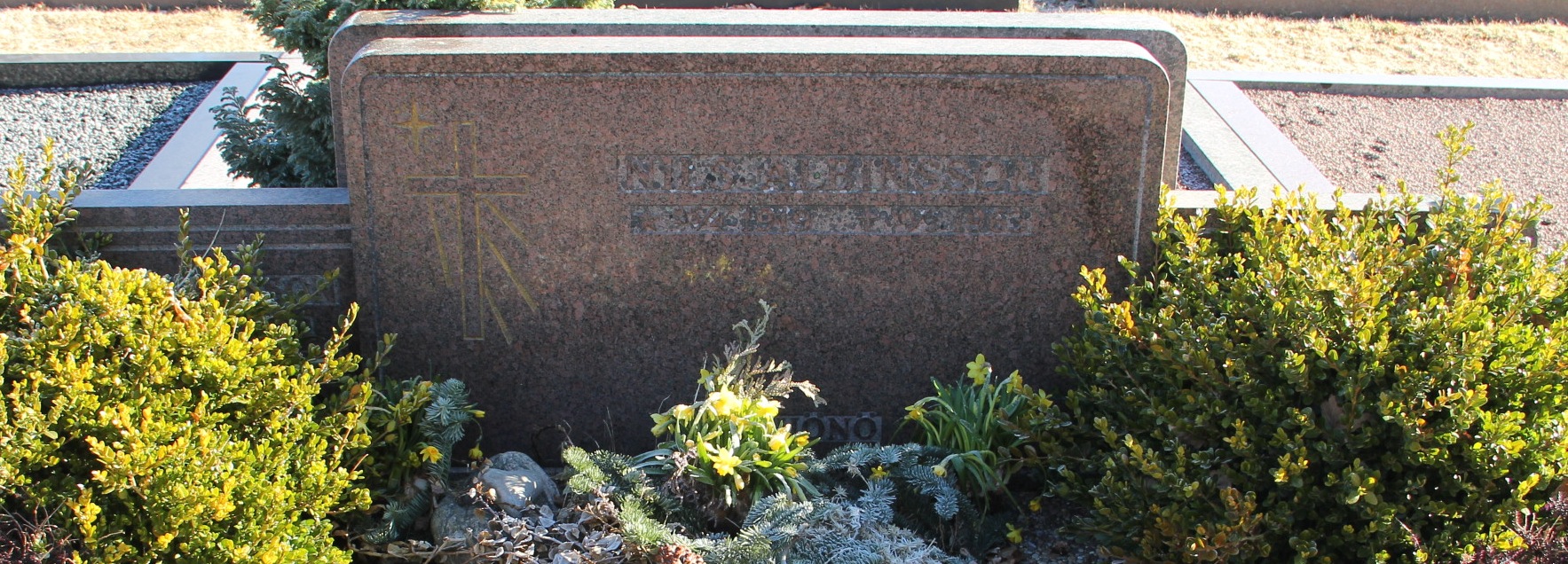 Grav E033 Hönö Kyrkogård