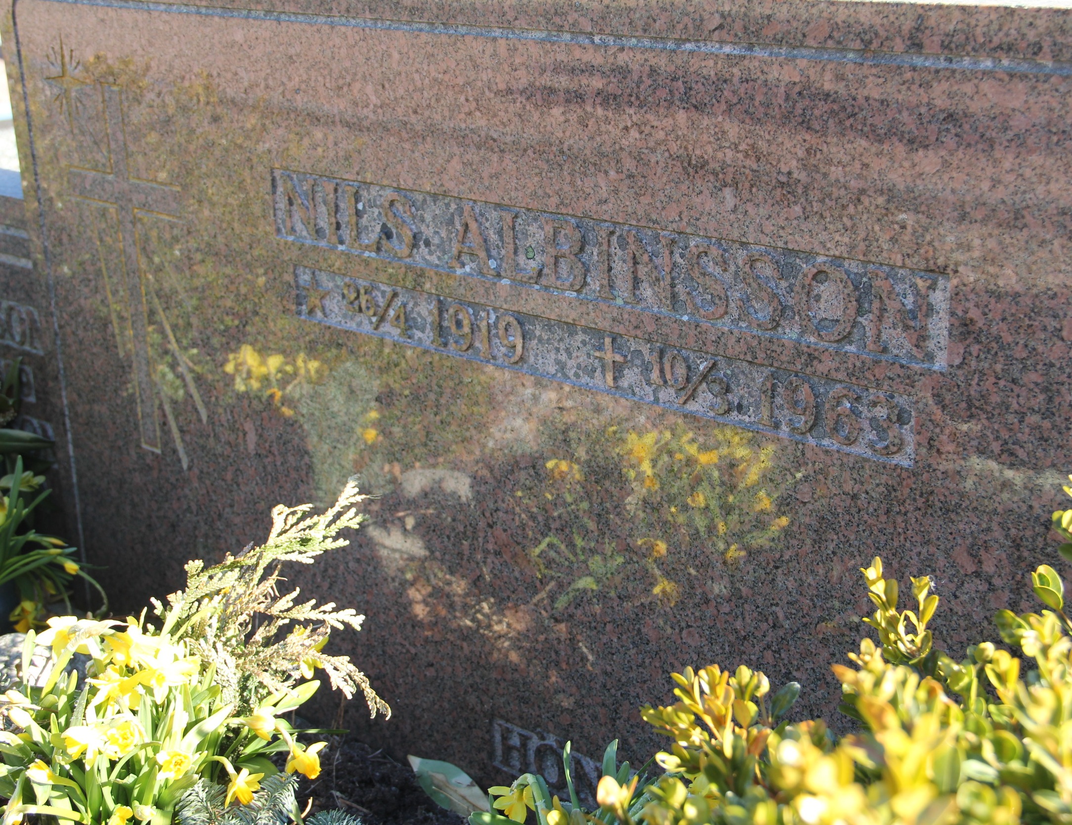 Grav E033 Hönö Kyrkogård
