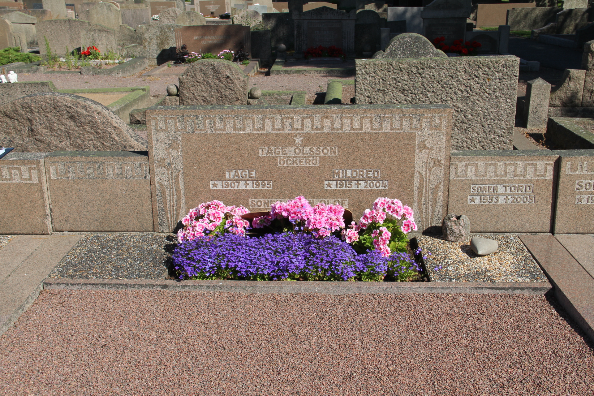 Grav F006 Öckerö Kyrkogård