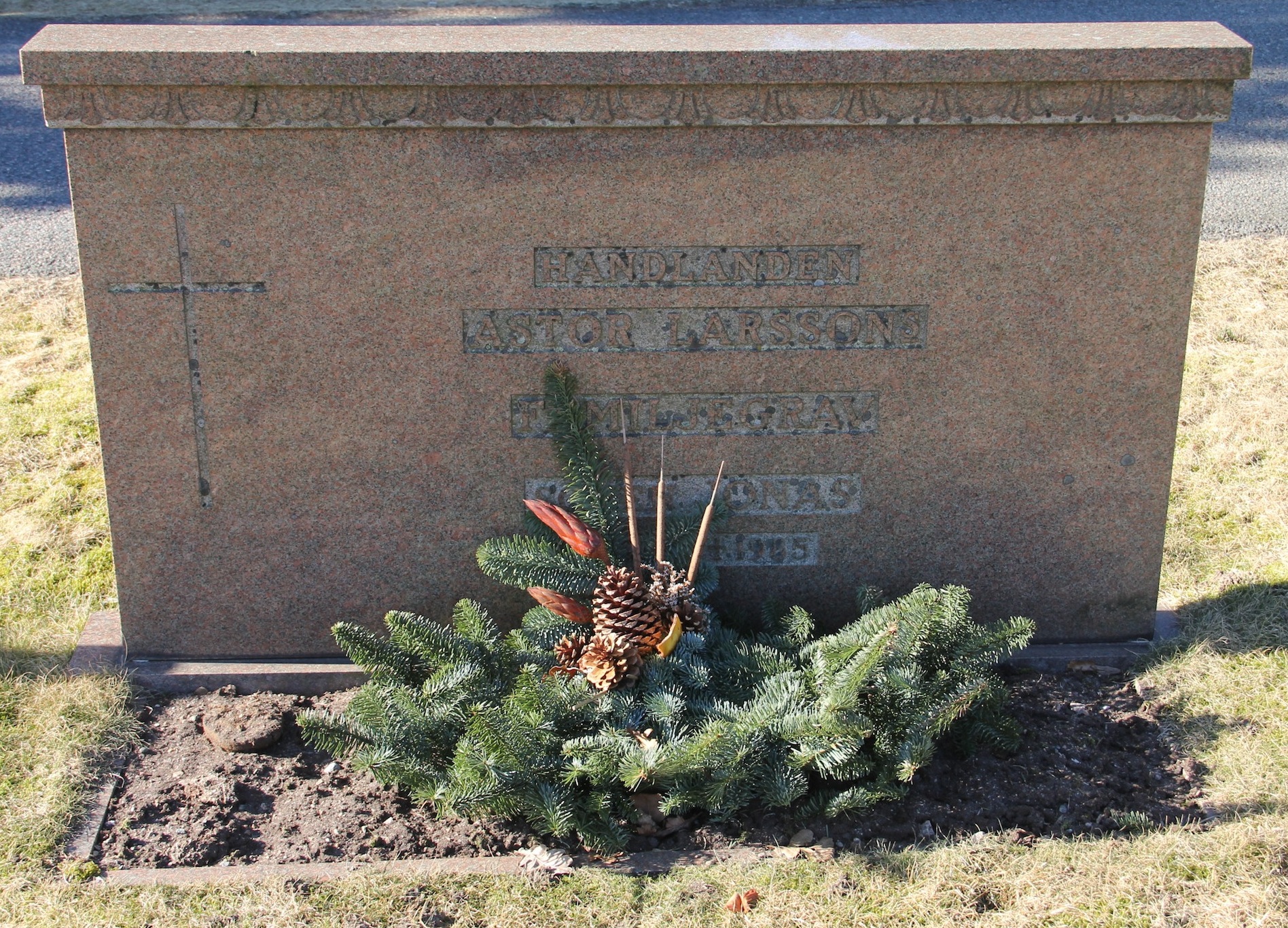 Grav B005 Hönö Kyrkogård