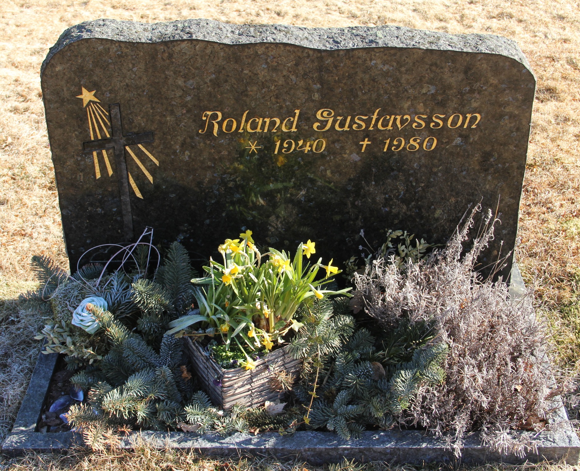 Grav E074 Hönö Kyrkogård