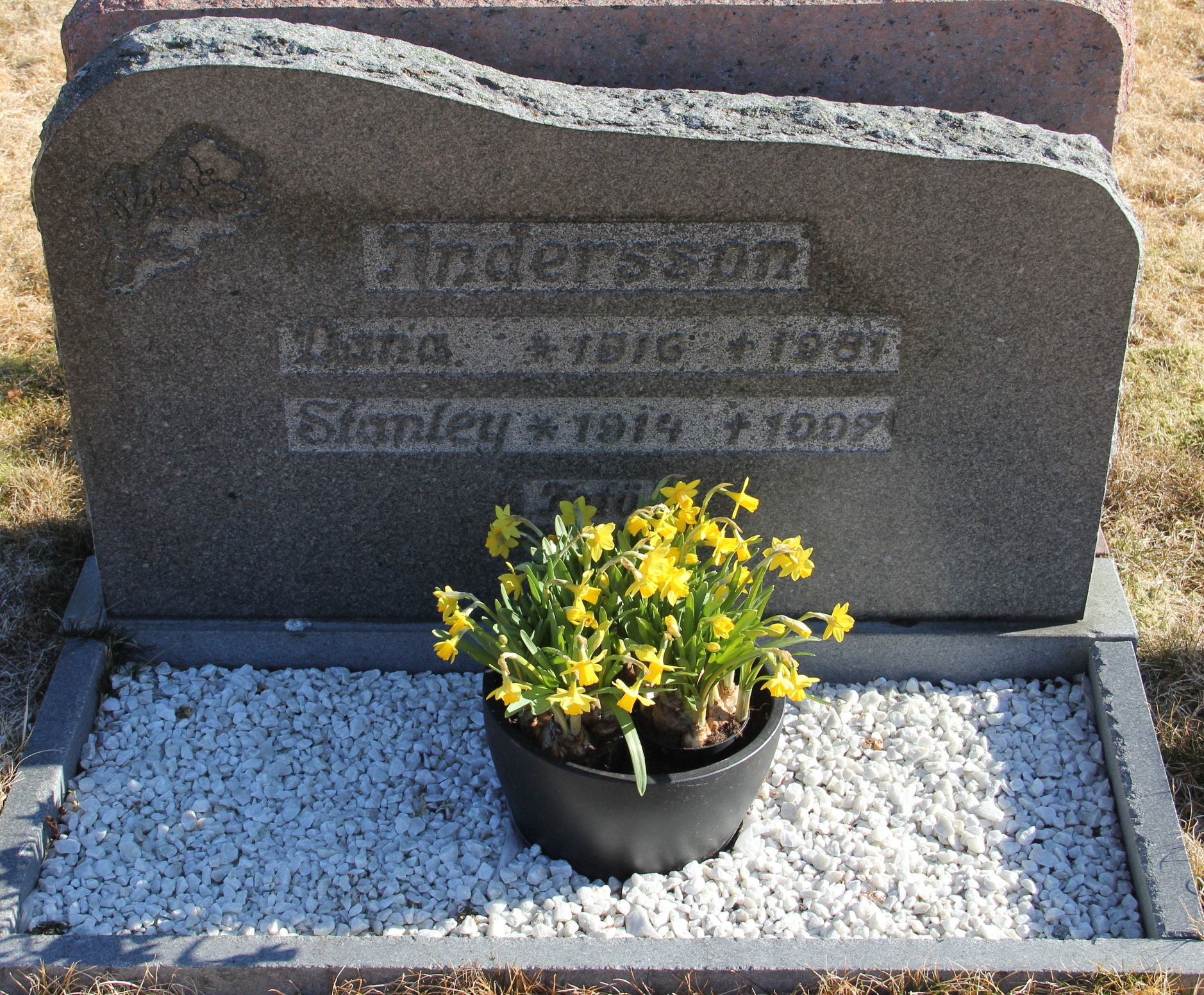 Grav E082 Hönö Kyrkogård
