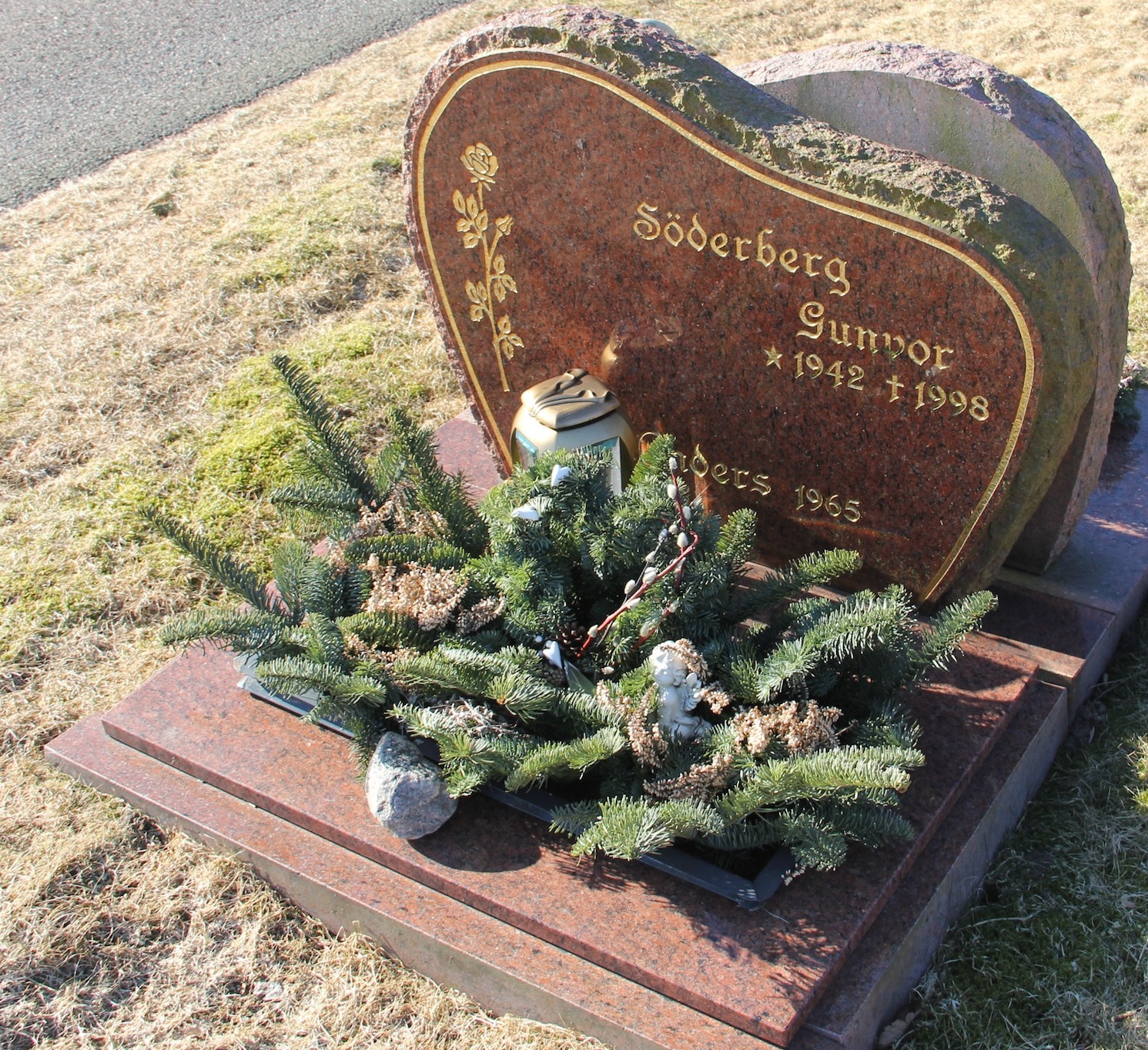 Grav A034 Hönö Kyrkogård