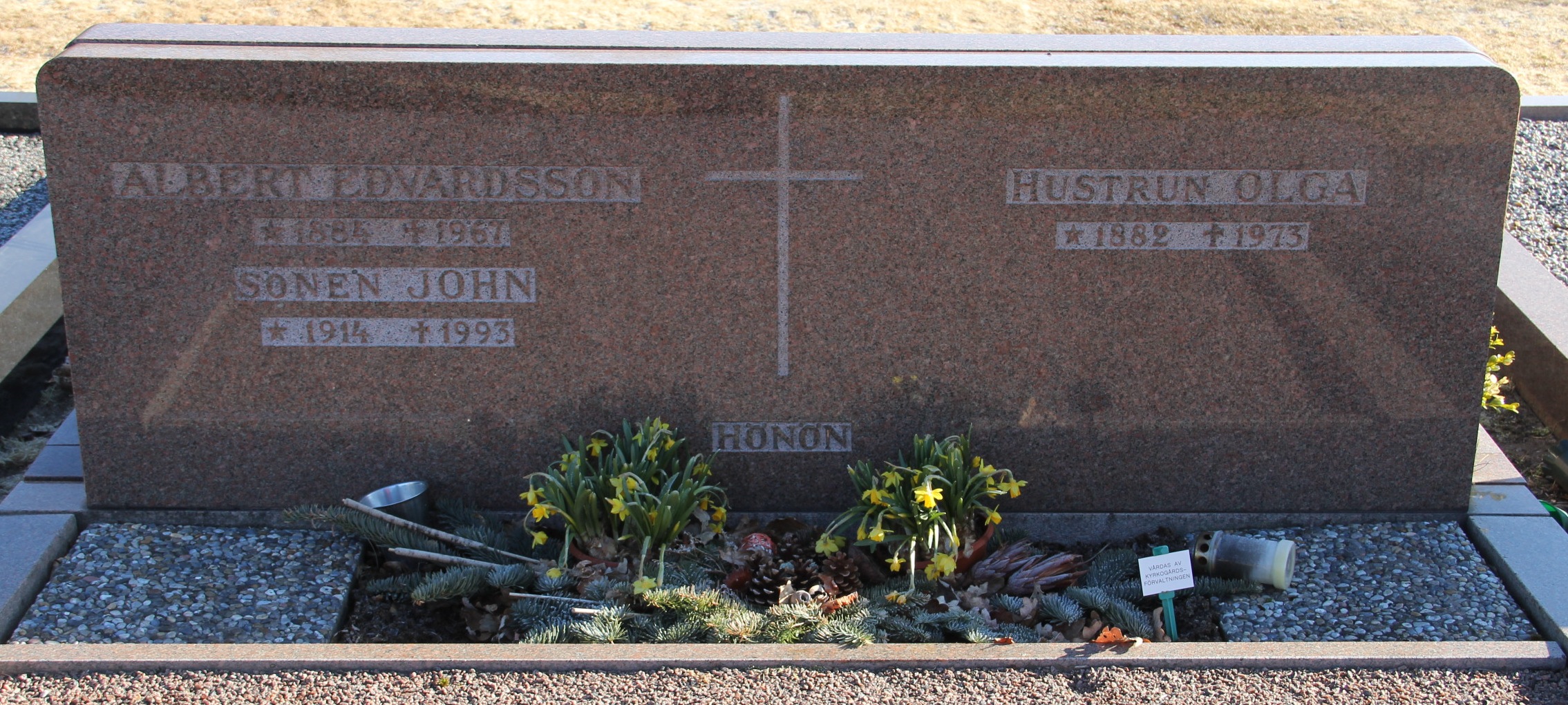 Grav E048 Hönö Kyrkogård