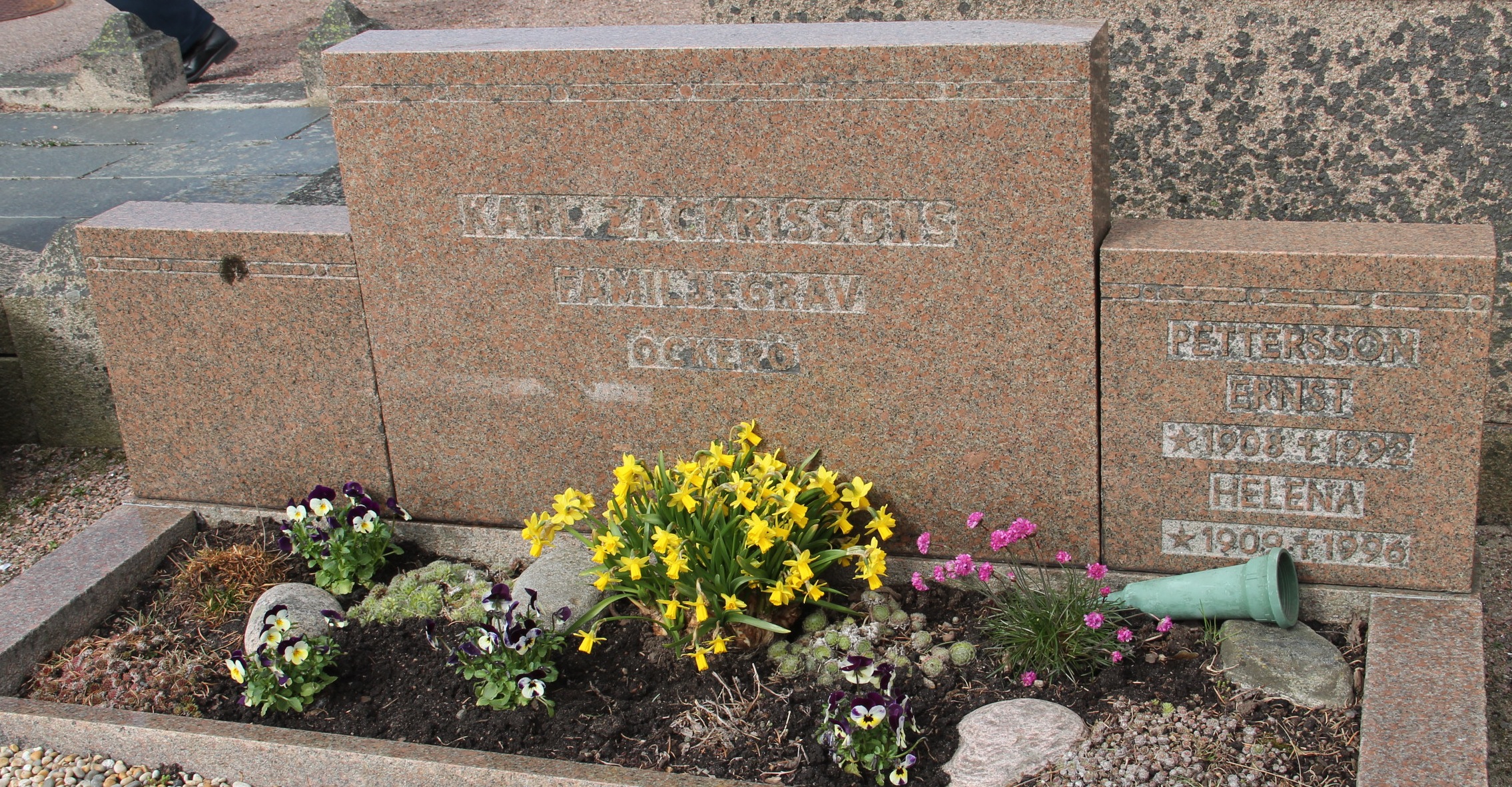 Grav C143 Öckerö Kyrkogård