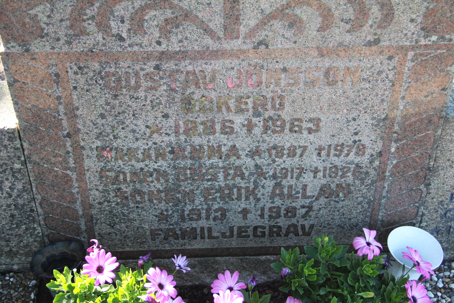 Grav E233 Öckerö Kyrkogård