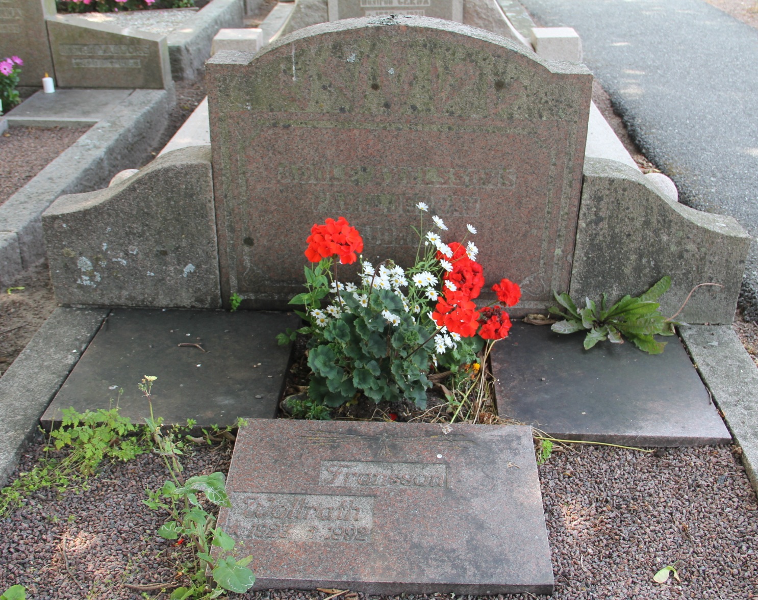 Grav E019 Öckerö Kyrkogård
