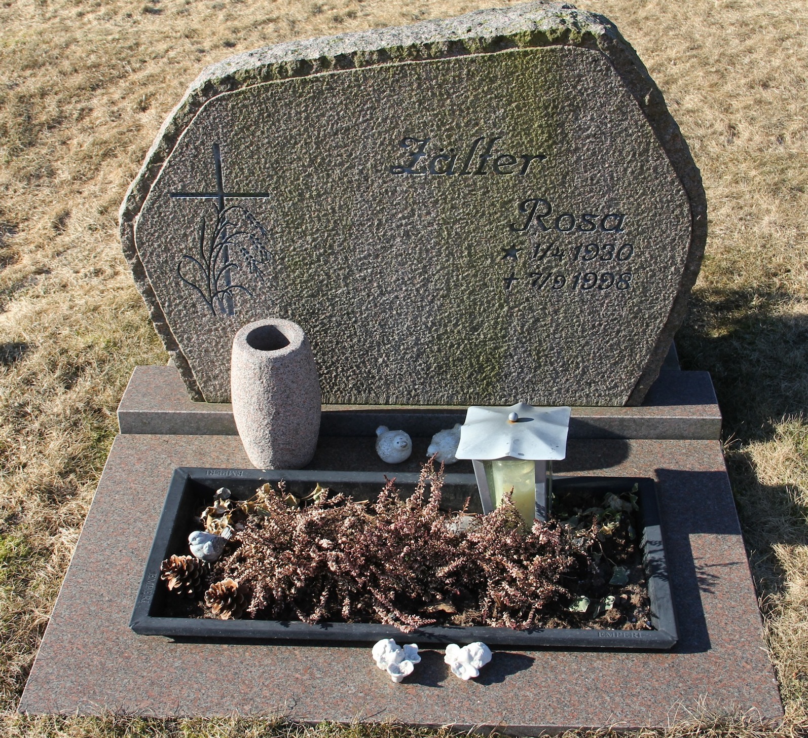 Grav A028 Hönö Kyrkogård