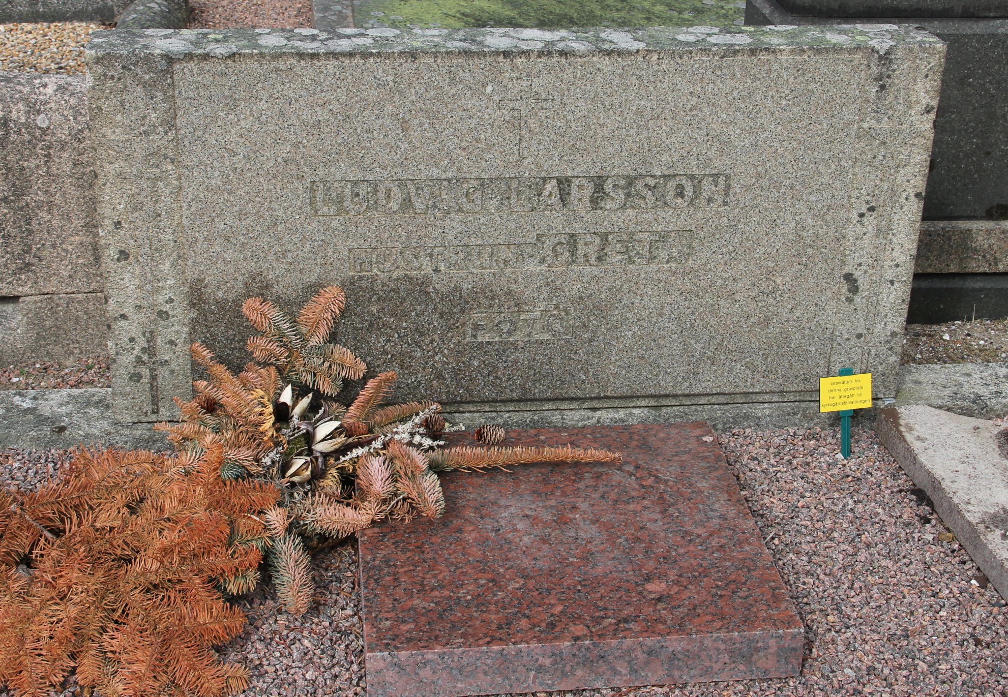 Grav C141 Öckerö Kyrkogård