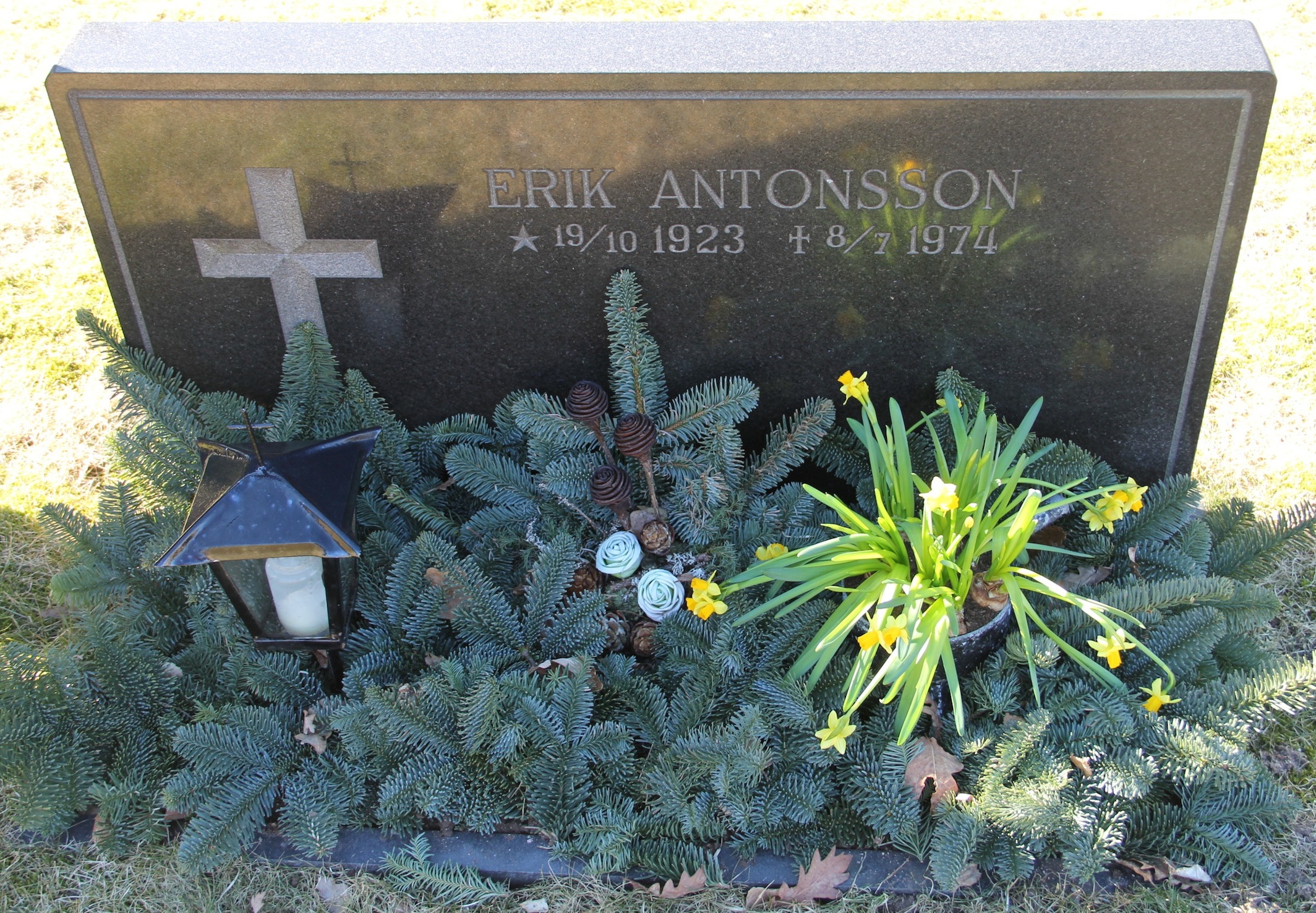 Grav D012 Hönö Kyrkogård