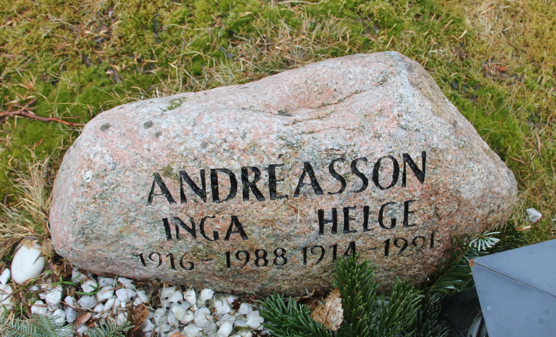 Grav U065 Hönö Kyrkogård