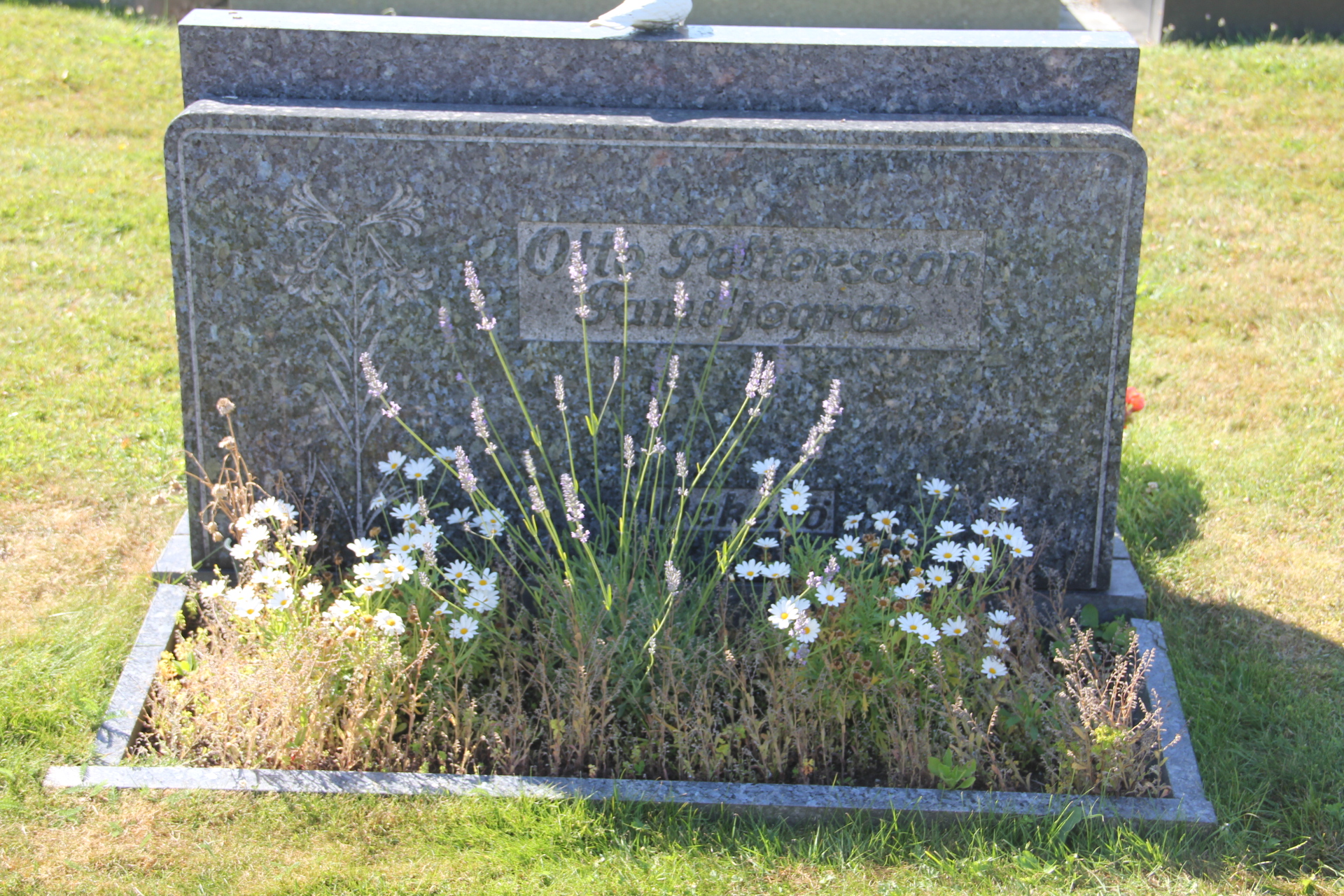 Grav F019 Öckerö Kyrkogård