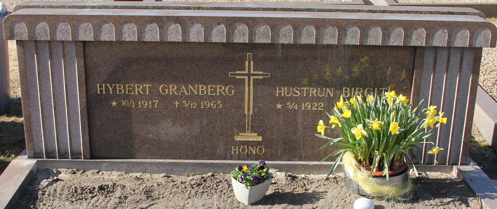 Grav F043 Hönö Kyrkogård