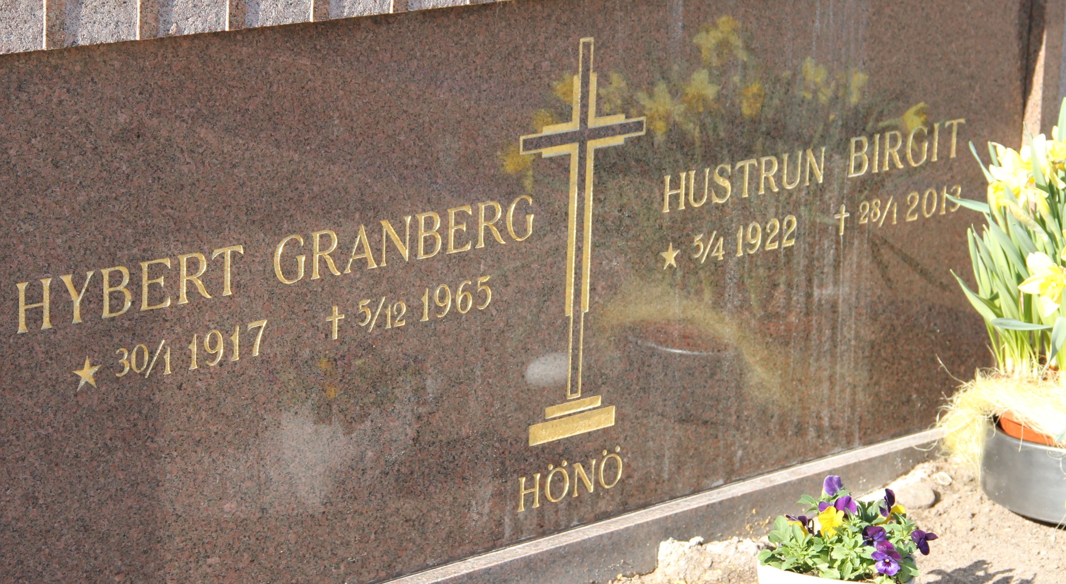 Grav F043 Hönö Kyrkogård