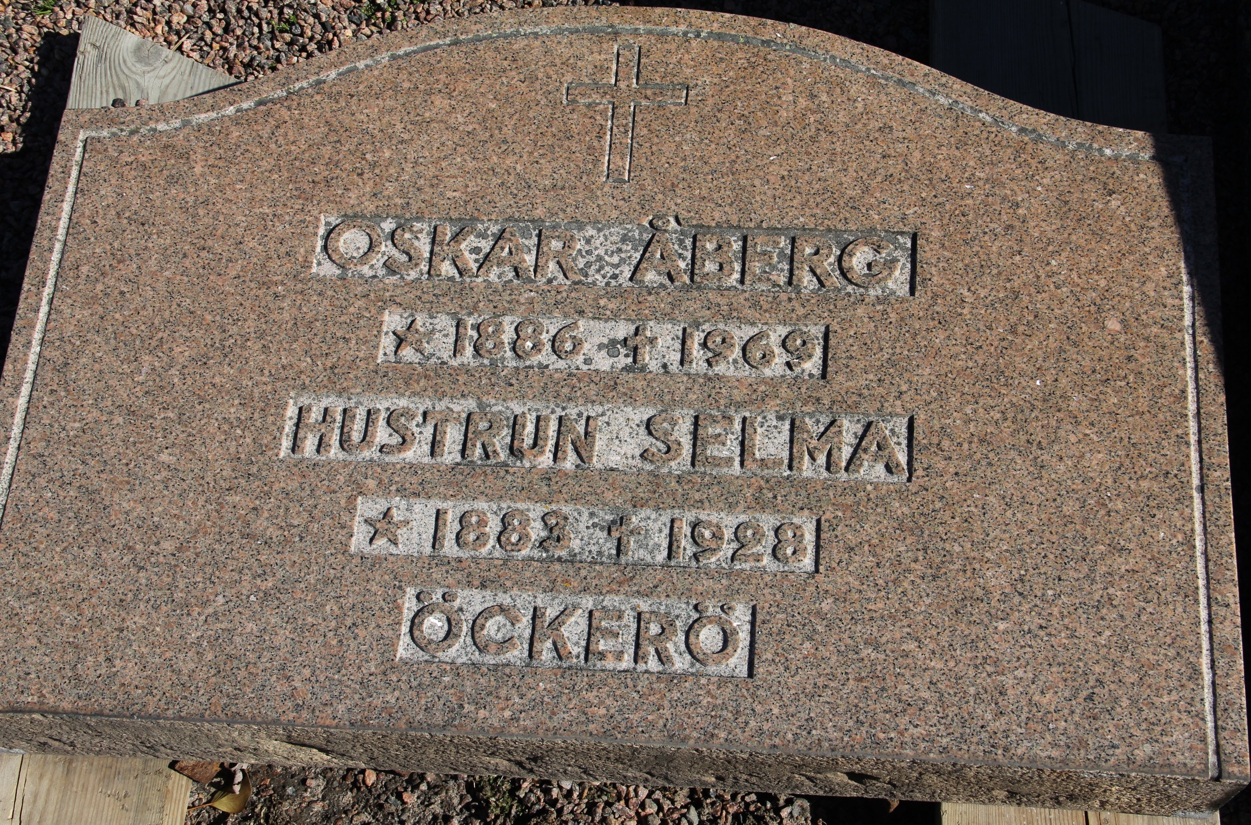 Grav D082 Öckerö Kyrkogård