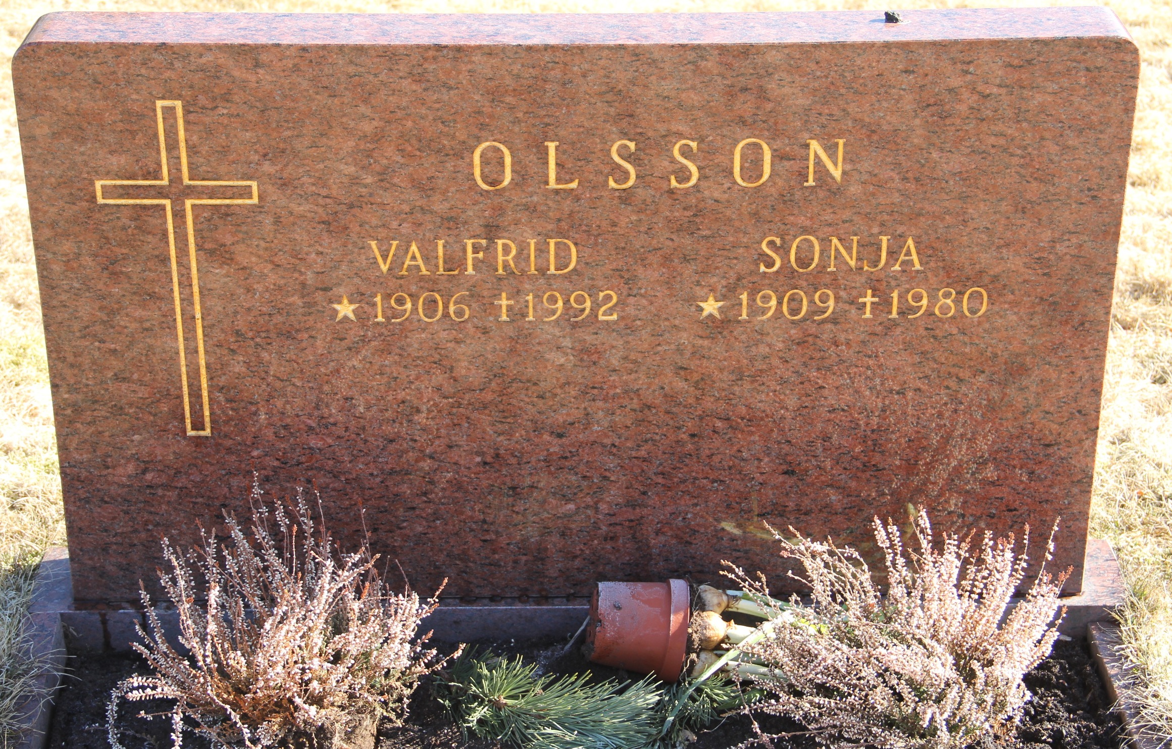 Grav E072 Hönö Kyrkogård