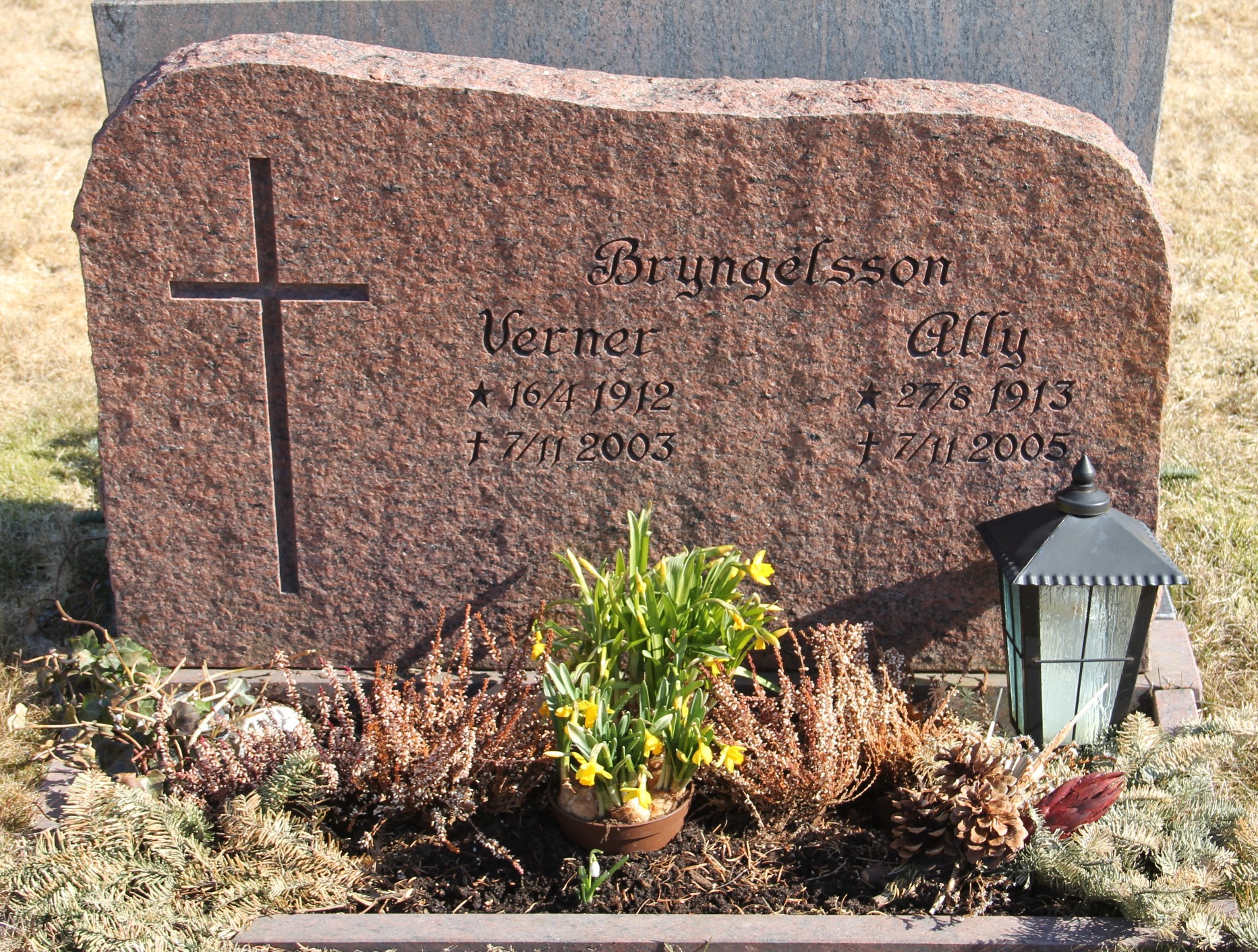 Grav G050 Hönö Kyrkogård