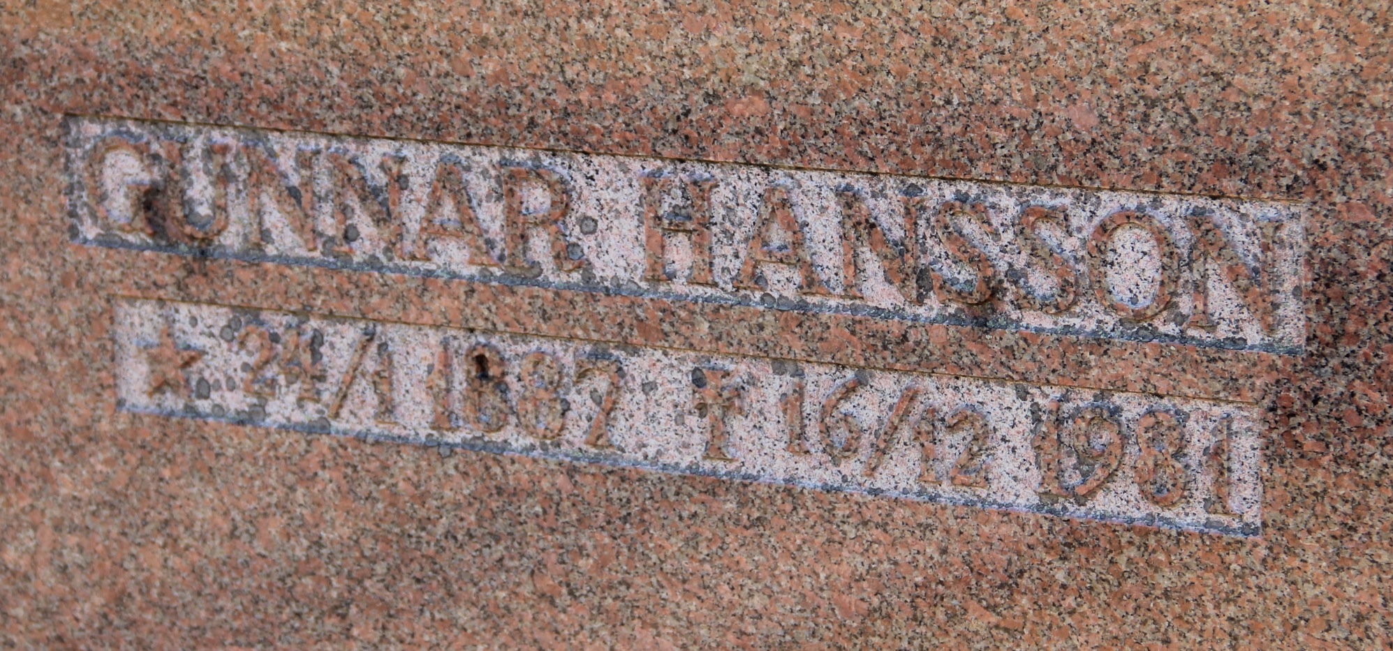 Grav F002 Hönö Kyrkogård