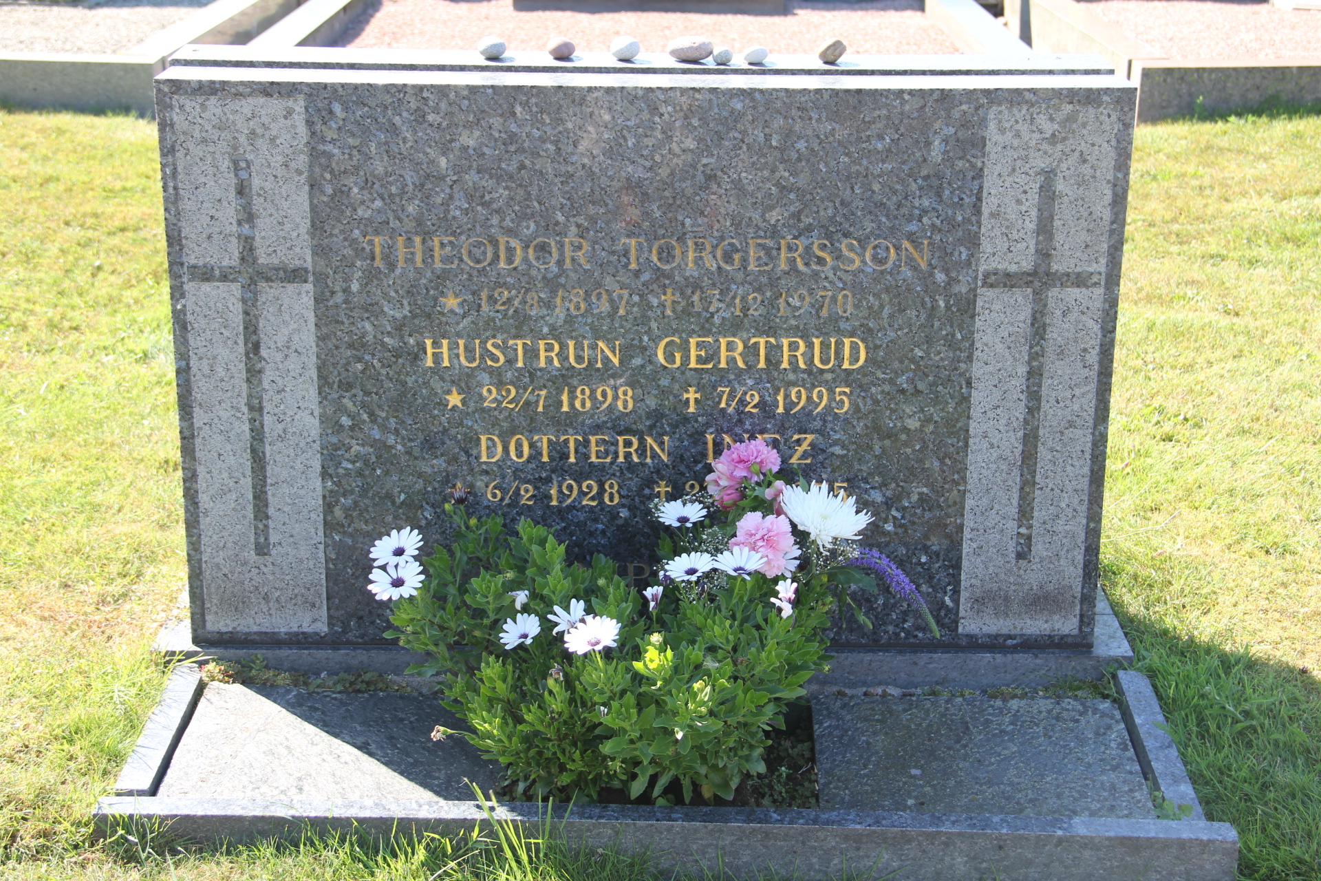 Grav F021 Öckerö Kyrkogård