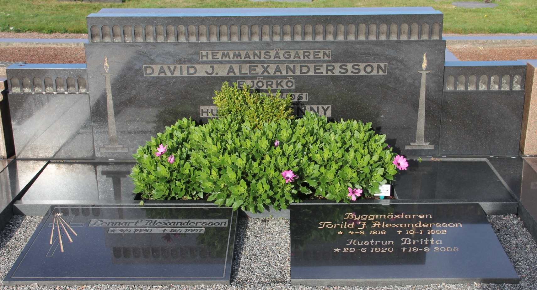 Grav G143 Öckerö Kyrkogård