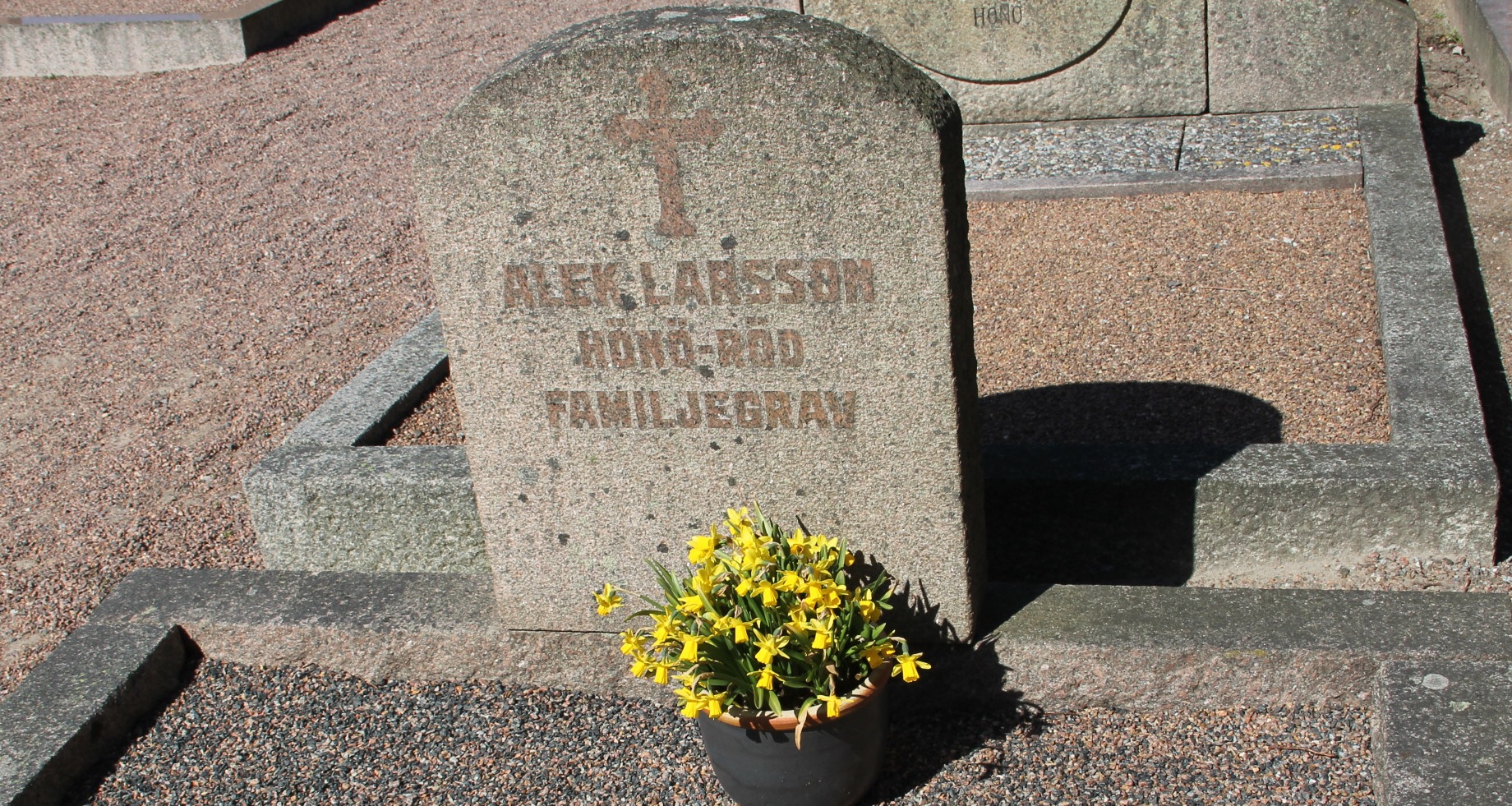 Grav D236 Öckerö Kyrkogård