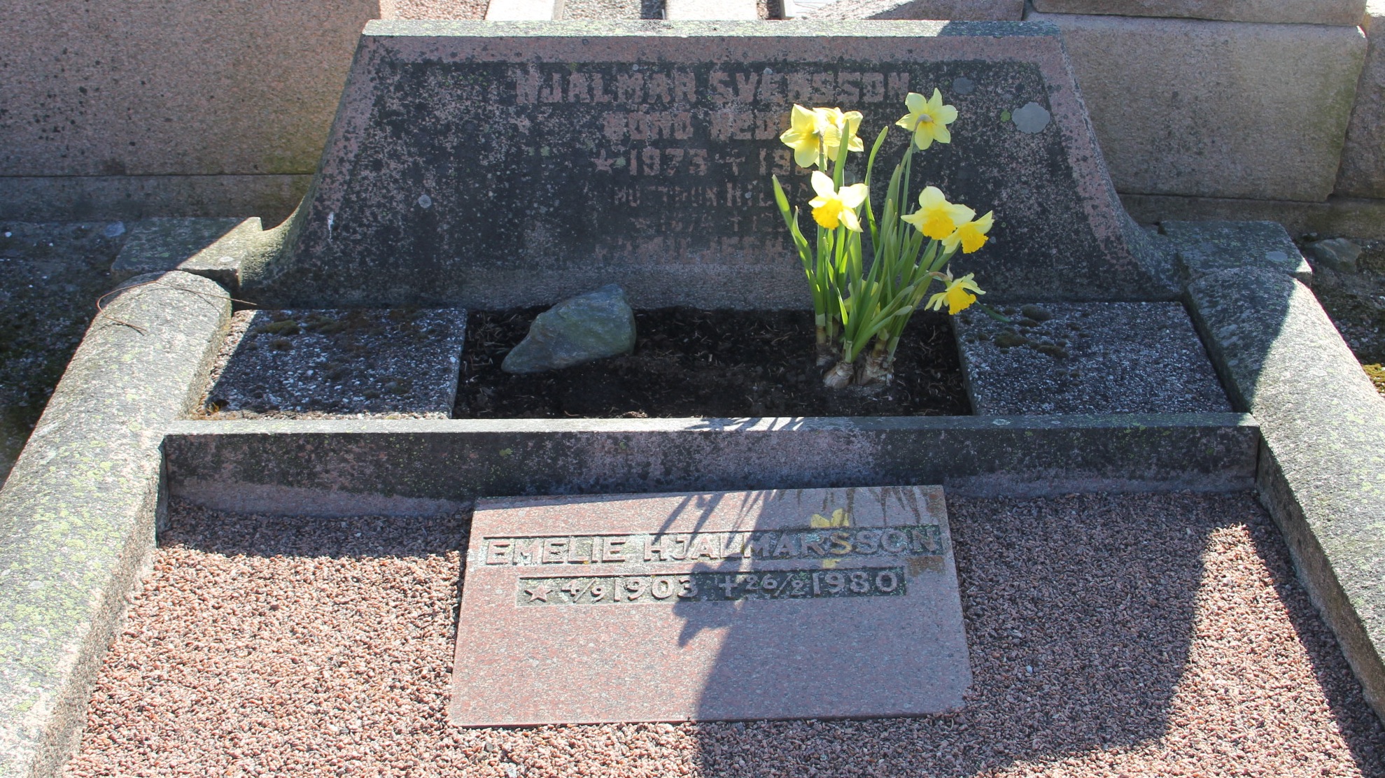 Grav D183 Öckerö Kyrkogård