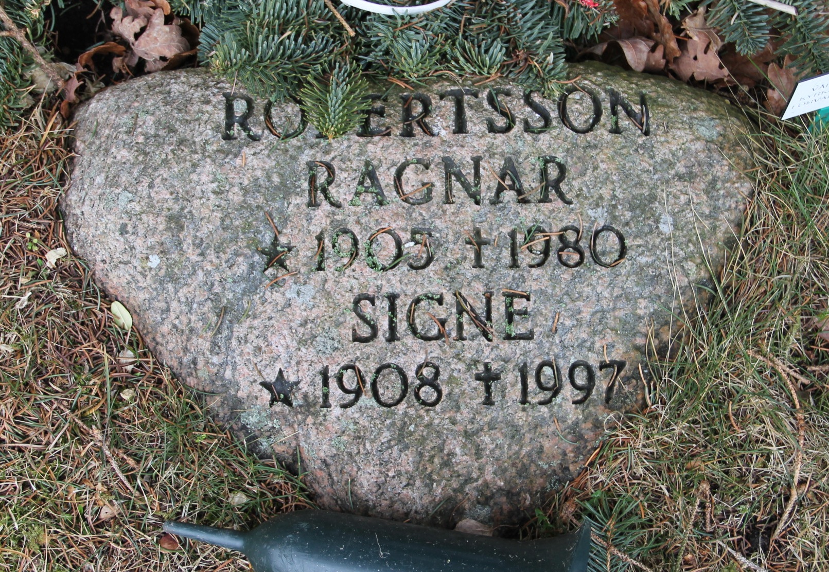 Grav U083 Hönö Kyrkogård