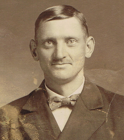 Aron Elis Karlsson