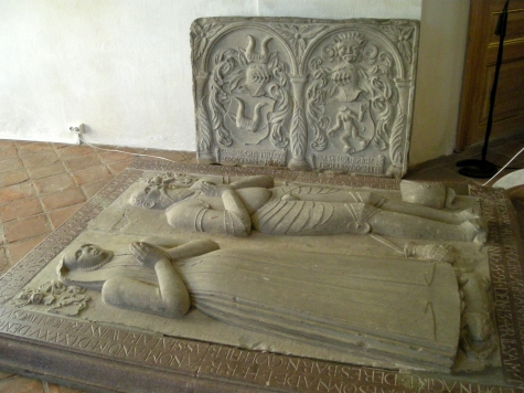 Gravhäll över Gabriel Kristiernsson Oxenstierna o h.h. Beata Eriksdotter Trolle,