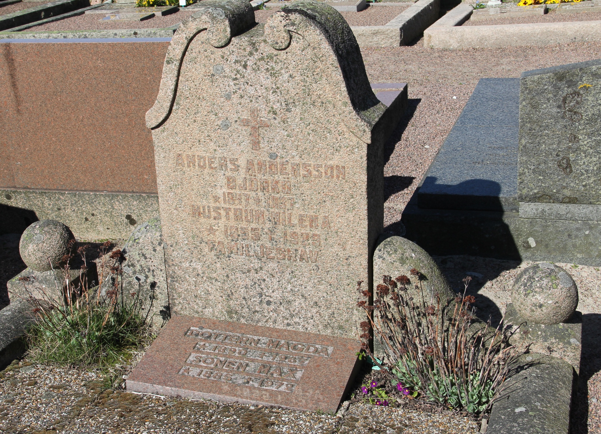Grav D154 Öckerö Kyrkogård