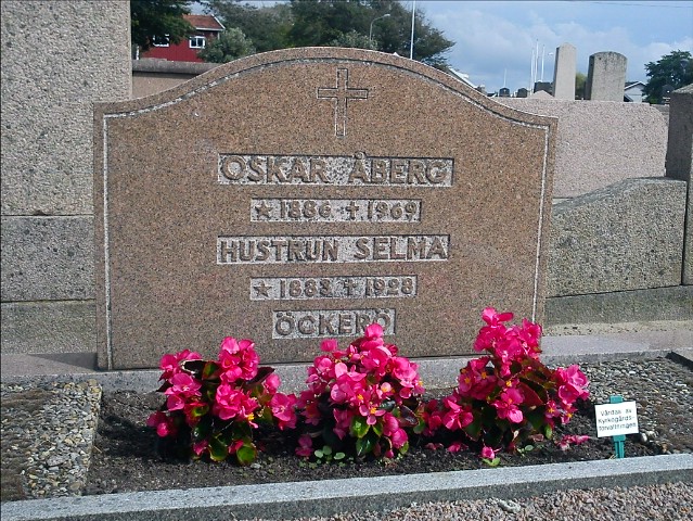 Oskar och Selma Åberg, gravsten