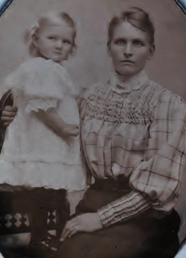 Josefina 36 and Daga 2 years old